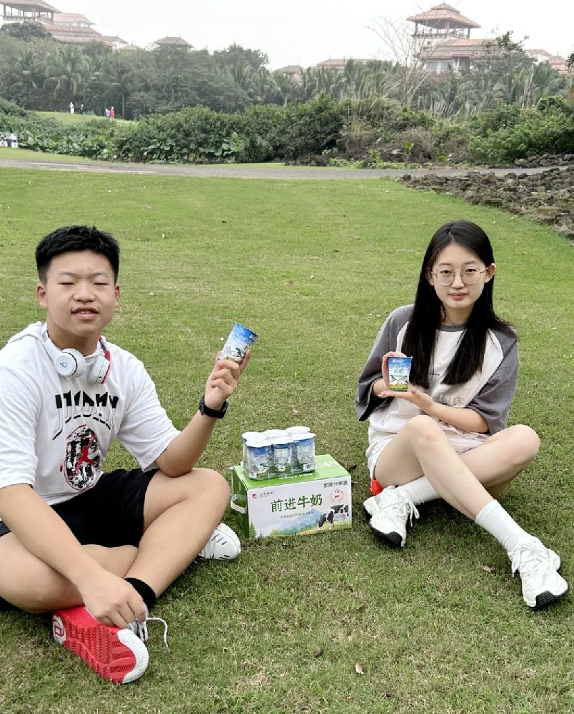 行走在三亞的海灘上，享受傳祁酸奶的馥郁之香